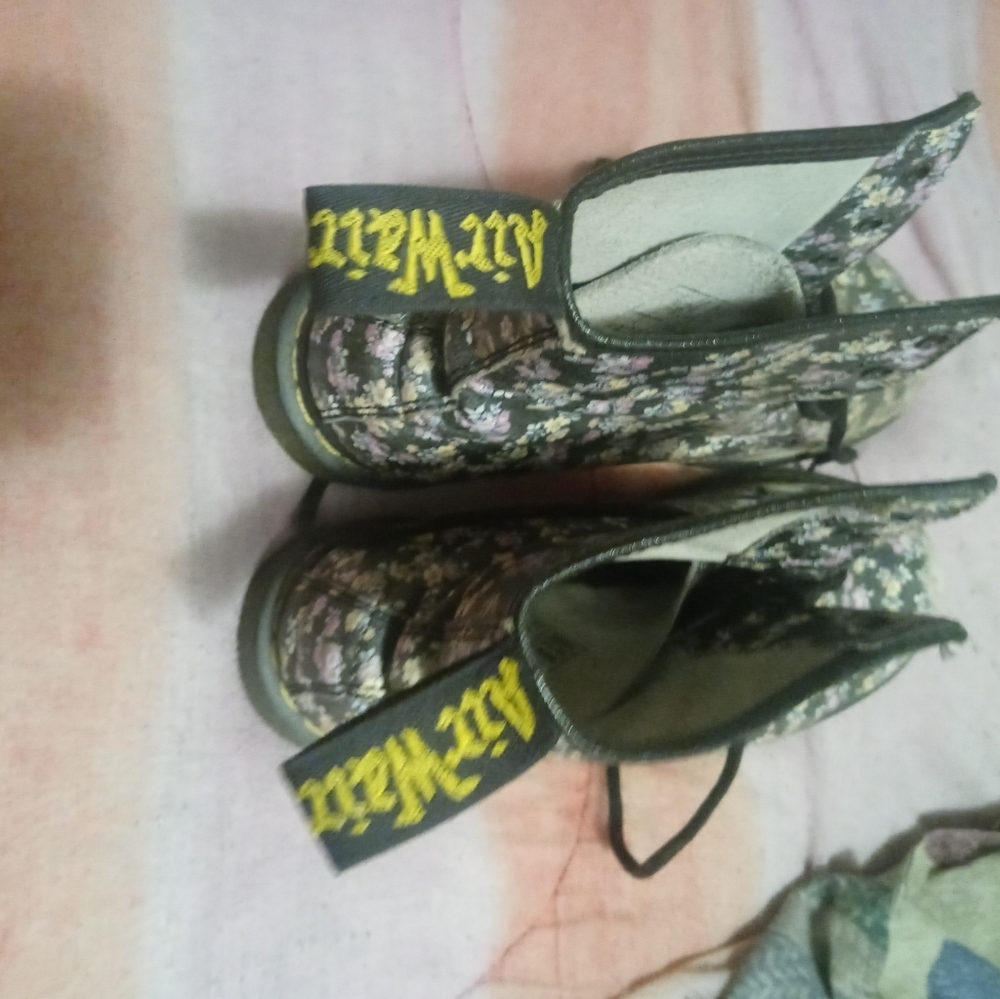 Doc martins with flowers size 10